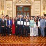 Pepe Chedraui firma de convenio UPAEP