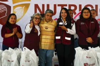 Tonantzin Fernández entrega apoyos alimentarios